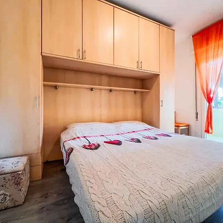 In 51277 Apartment *